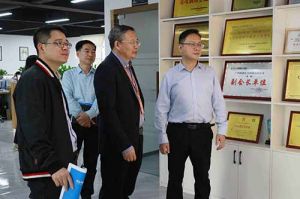 热烈欢迎市政府秘书长林兢一行莅临天行（中国）天行在线广西公司考察指导